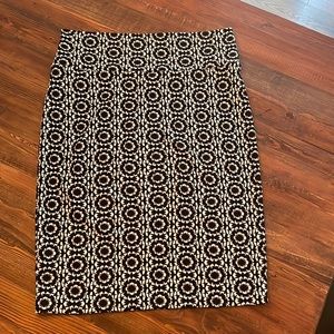 LulaRoe Cassie Skirt black and white L